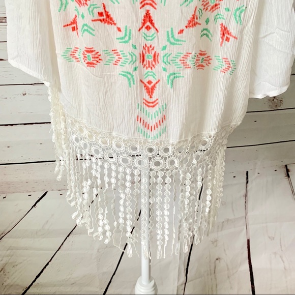 Takara Women Medium White Boho Fringe Kimono - Picture 7 of 8